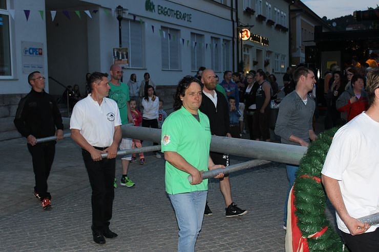 Bild: Maibaumk&ouml;nig kommt aus Duisburg