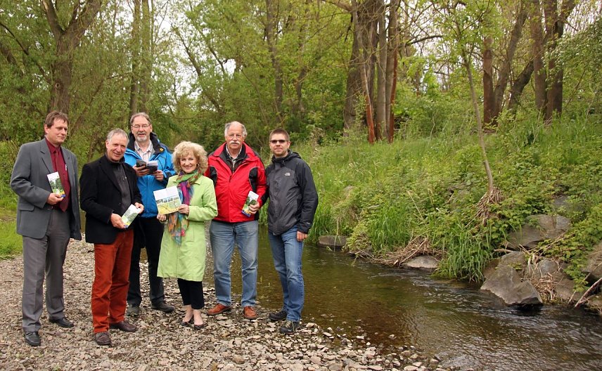 Bild: Gruppenbild mit Dame