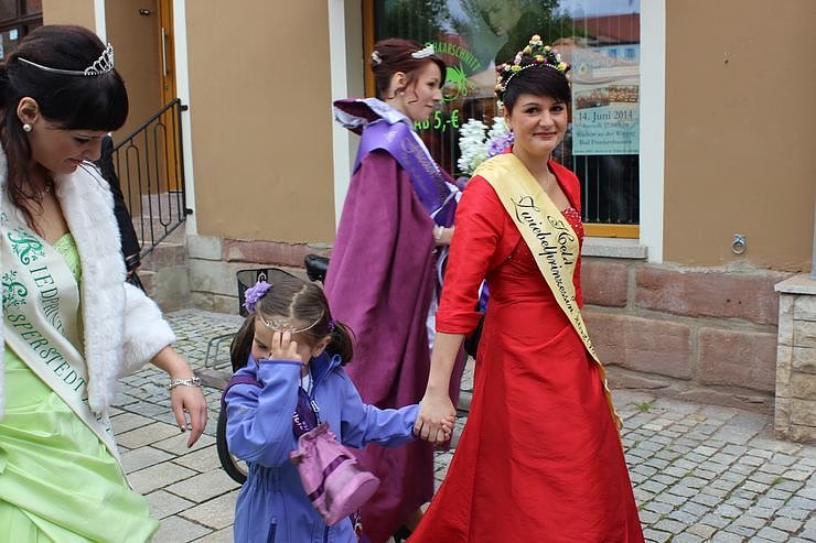 Bild: Fliederfest mit Markt
