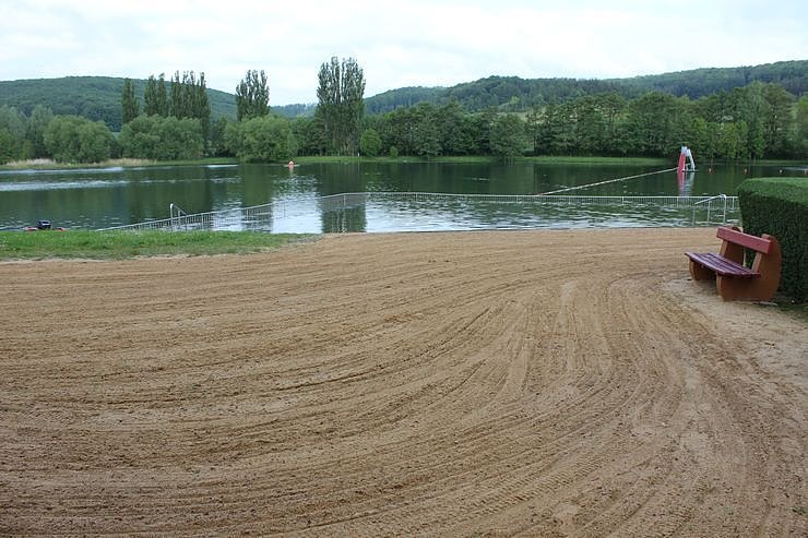 Bild: Erste Badeg&auml;ste am Bebraer Teich