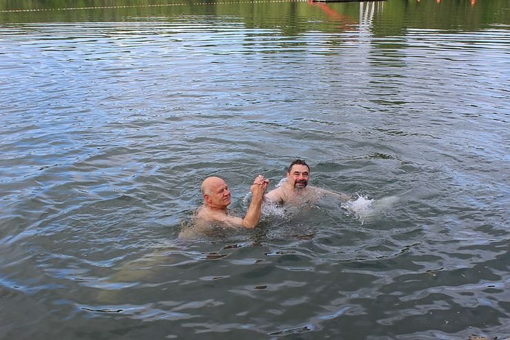 Bild: Erste Badeg&auml;ste am Bebraer Teich
