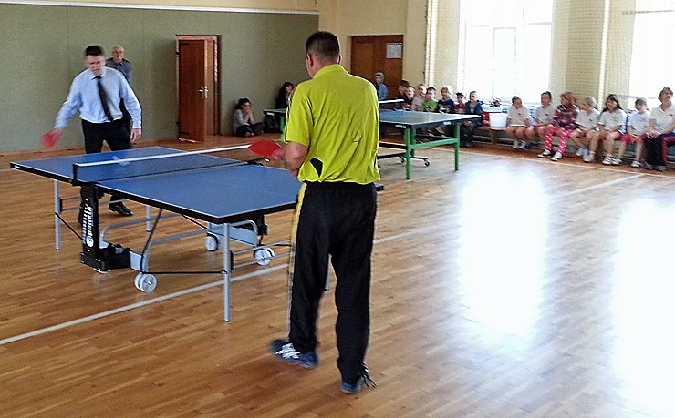 Bild: Tischtennisplatte f&uuml;r die Grundschule Udersleben
