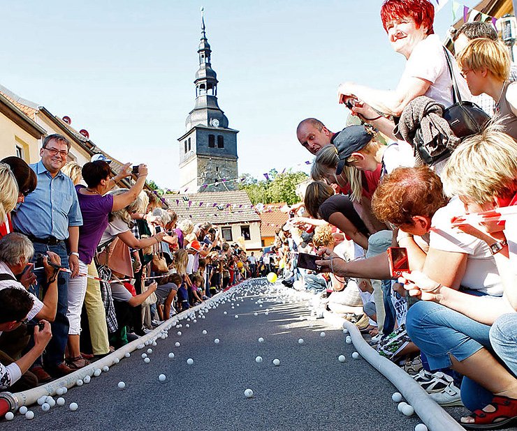 Bild: Gro&szlig;es Ballrennen am Samstag