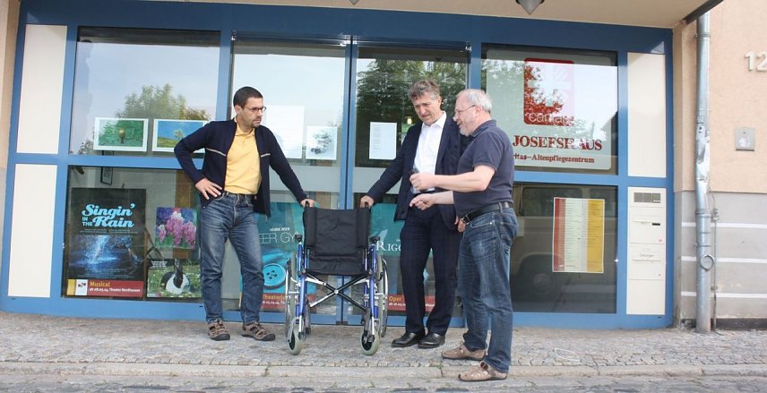 Bild: Georg Bideau (rechts), Leiter des St.-Josef-Hauses, und Pflegedienstleiter Sven Gerlach (links), sagten, dass die Altstadt teilweise schwer passierbar sei...
