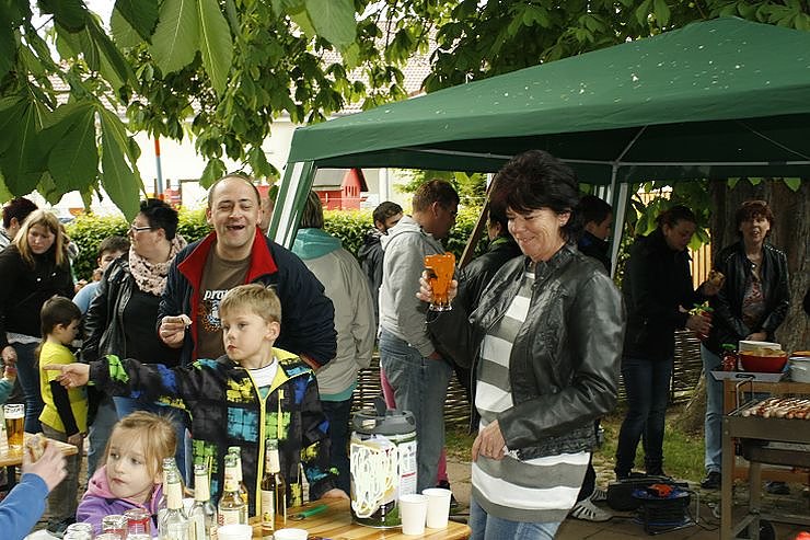 Bild: Party im Sonnenschein