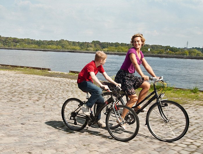 Bild: Der Junge mit dem Fahrrad