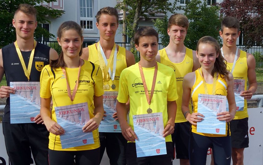 Bild: v.l. hinten Max Pauluhn, Christian Emmelmann, Max-Uwe Hundeshagen, Julius Kohler vorn Anne Peter, Tobias Emmelmann und Rebecca Ro&szlig;berg