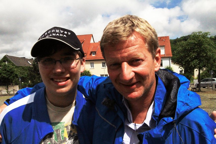 Bild: Comedian Michael Kessler mit OKN Nachwuchs Justin Eheg&ouml;tz