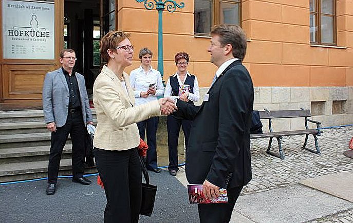 Bild: Prominente Premiereng&auml;ste