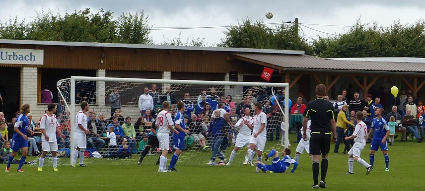 Bild: Eine der vielen Torszenen im Urbacher Strafraum