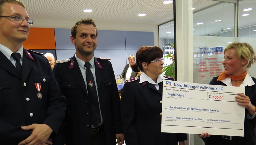 Bild: Geld f&uuml;r Feuerwehrverein