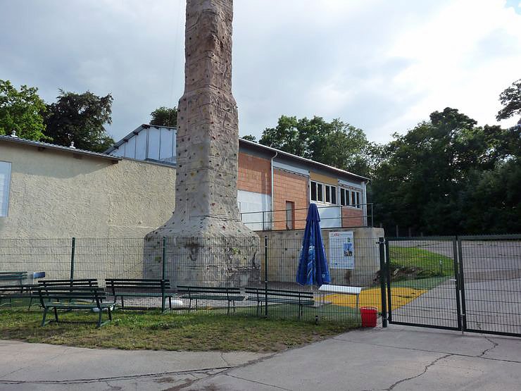 Bild: Kletter- und Erlebnishalle im Bau