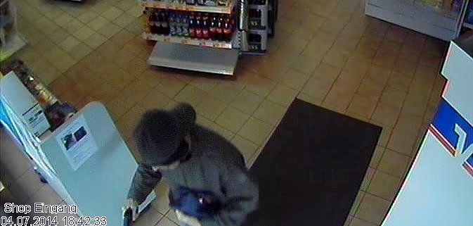 Bild: &Uuml;berfall auf Tankstelle