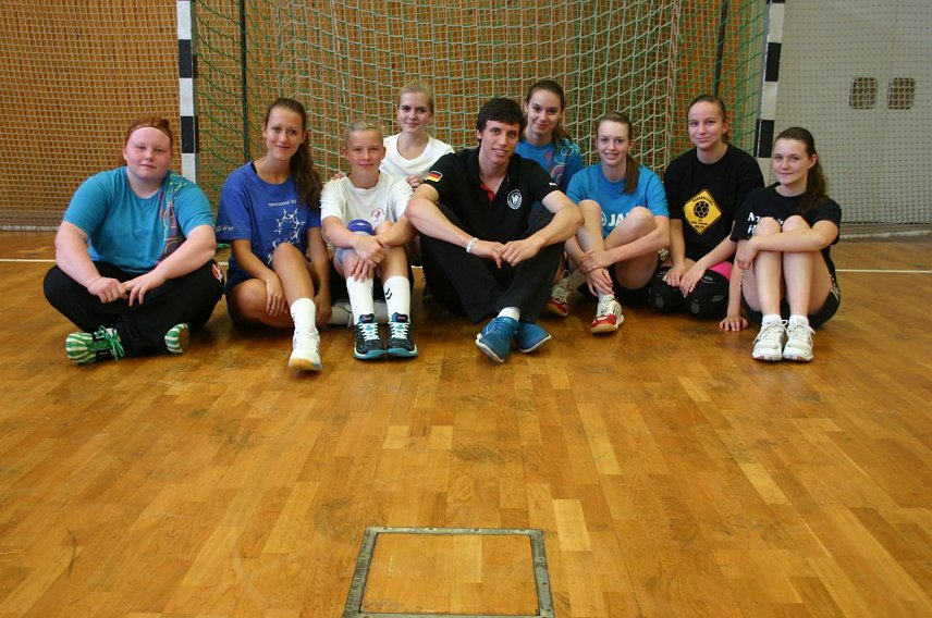 Bild: Weltmeister Struck besuchte die Nordh&auml;user Damen Handballer