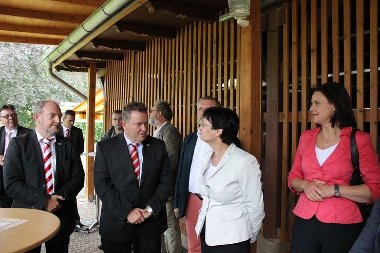 Bild: Ministerpr&auml;sidentin besucht Kleinod