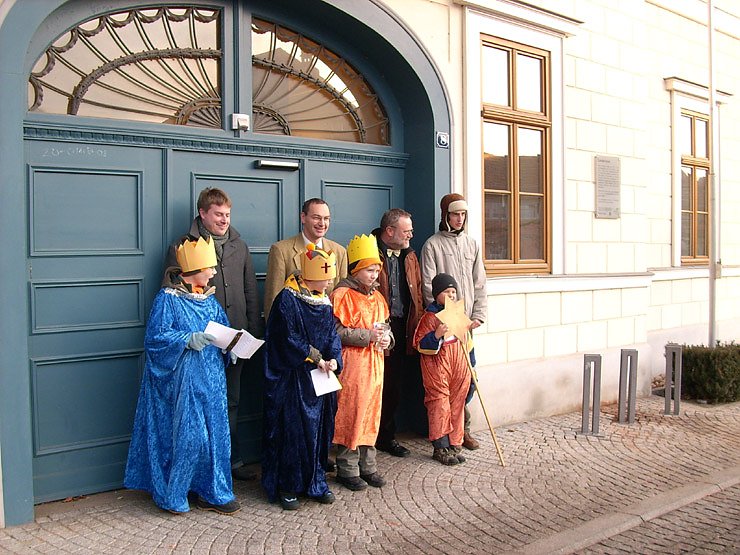 Bild: Sternsinger vor Landratsamt 2008