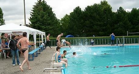 Bild: Auf zum Schwimmen in Gro&szlig;furra