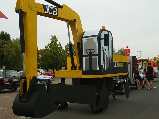 Bild: Der selbstgebaute Bagger