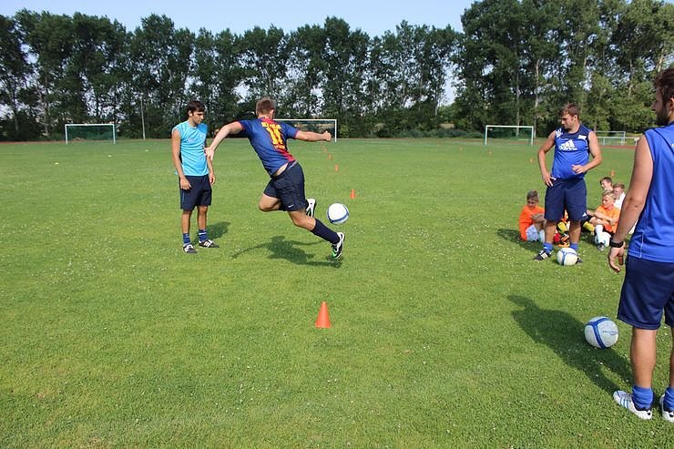 Bild: Volles Training bei der Fu&szlig;ballschule