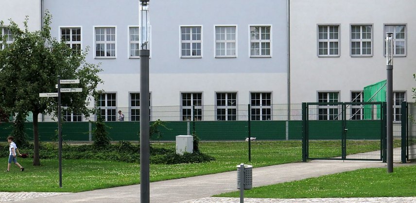 Bild: Fu&szlig;ballfeld auf dem Petersberg