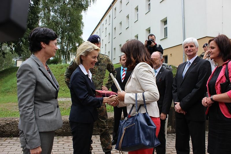 Bild: Gespr&auml;che mit der Verteidigungsministerin