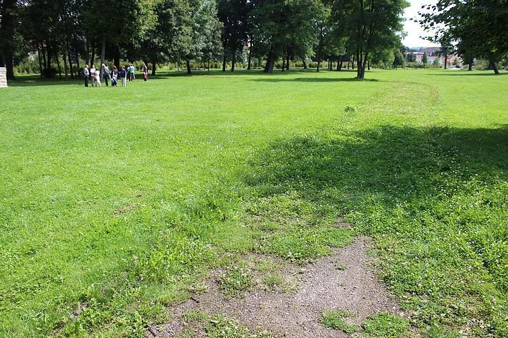Bild: Stolperfalle Kriegerdenkmal?