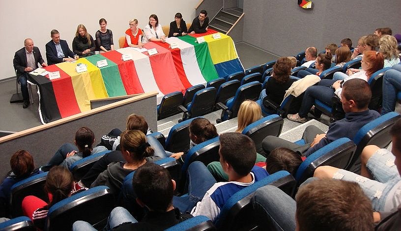 Bild: Podiumsdiskussion im Ferienpark