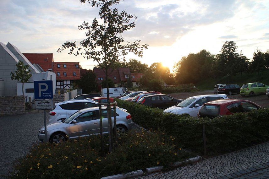 Bild: Heute Parkplatz, Anfang n&auml;chsten Jahres Baustelle - das Quartier Georgengasse