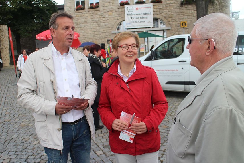 Bild: Wieninger und Taubert im B&uuml;rgergespr&auml;ch
