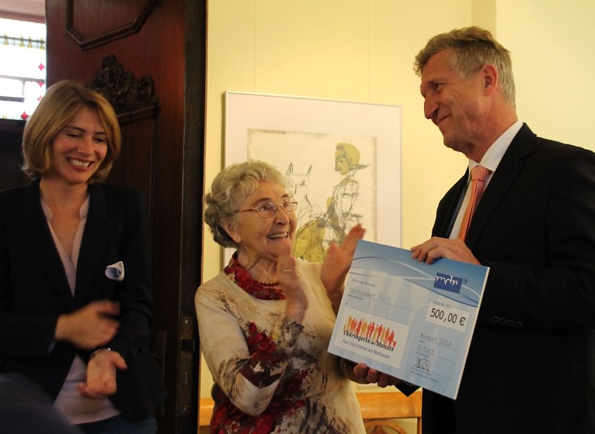 Bild: Sina Reeder, Erika Schirmer und Oberb&uuml;rgermeister Dr. Klaus Zeh im Nordhauser Kunsthaus Meyenburg.
