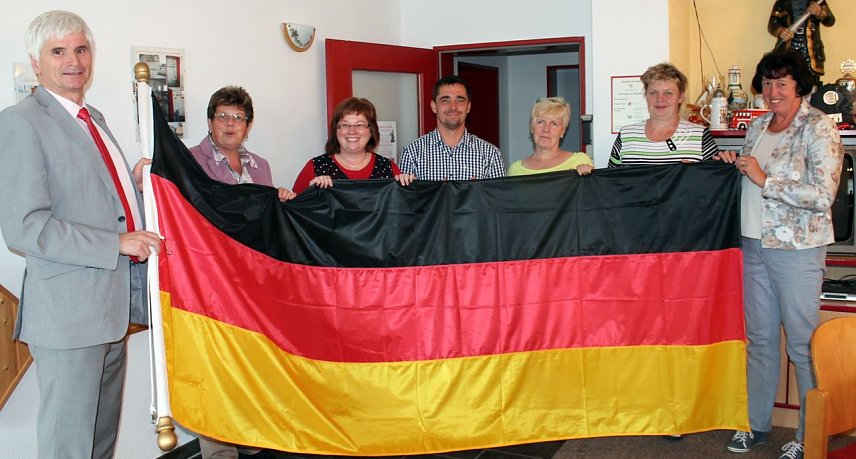 Bild: Neue Fahne f&uuml;r Gehofen