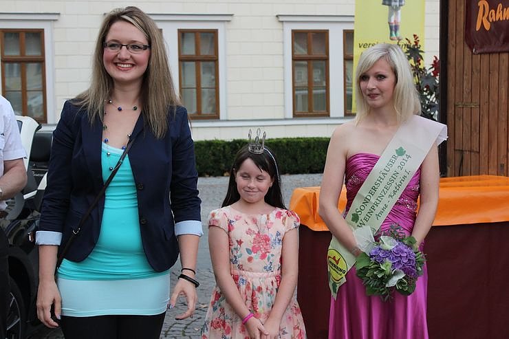 Bild: Weinfest bei Traumwetter er&ouml;ffnet