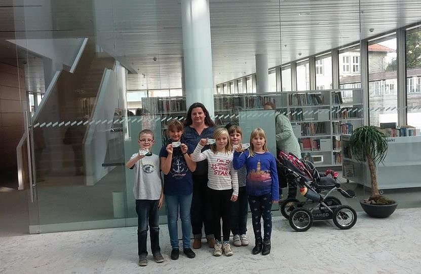 Bild: Besuch in der neuen Bibliothek