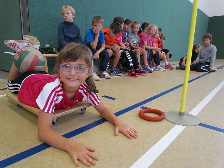 Bild: Bunte Sportspiele an einem grauen Regenfreitag