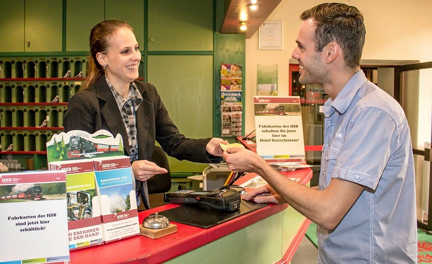 Bild: Fahrtkarten an der Rezeption