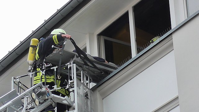 Bild: Feuerwehr&uuml;bung bei der Sparkasse