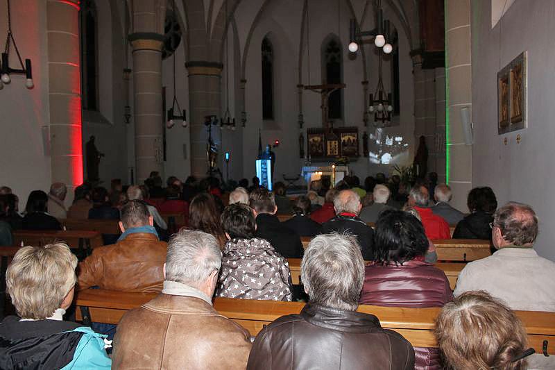 Bild: Friedensgebet und Kerzenmarsch