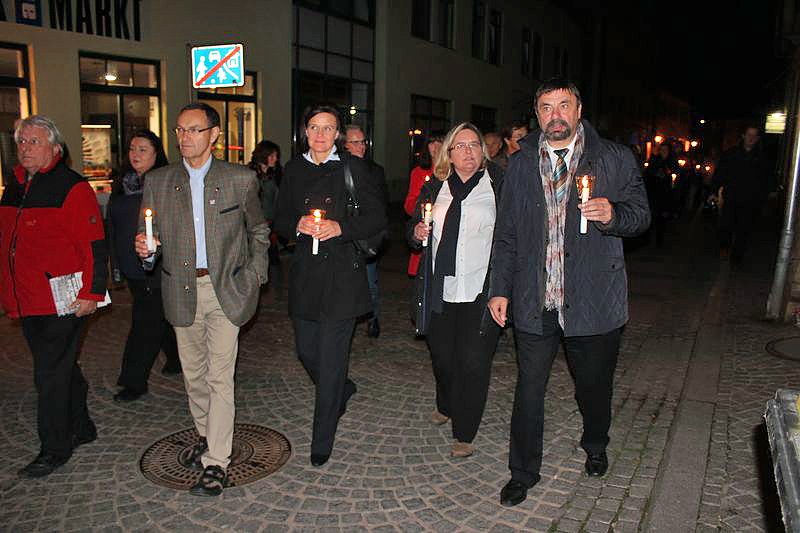 Bild: Friedensgebet und Kerzenmarsch