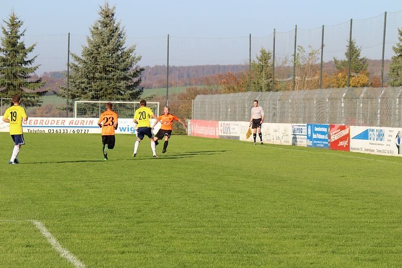 Bild: Zum Bahnhof geleitet