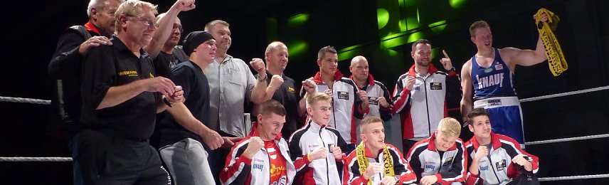 Bild: So sehen Sieger aus... 12:8 gewinnt der NSV seinen ersten Kampf
