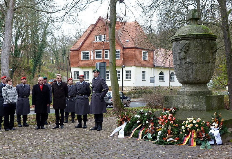 Bild: Feierstunde am Ehrendenkmal