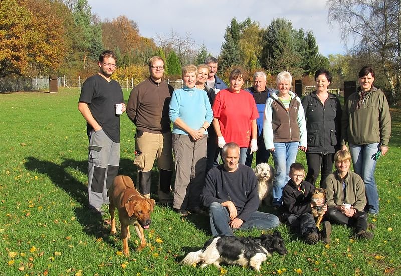 Bild: Zweiter Arbeitseinsatz auf dem Hundeplatz an der Trift