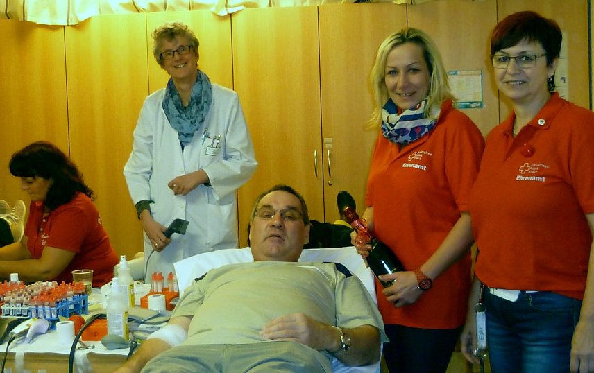 Bild: Spendete zum 100. Mal: G&uuml;nther Metz