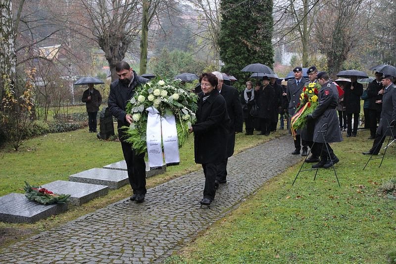 Bild: Opfer mahnen