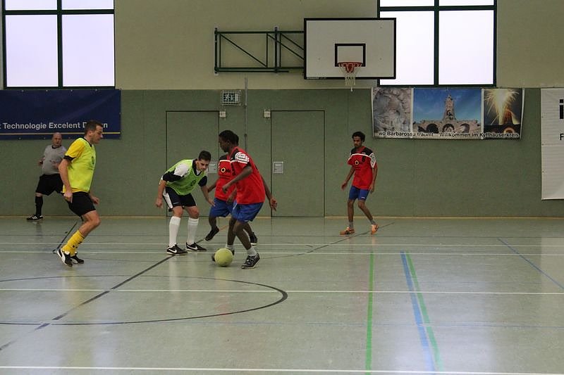 Bild: Freundschaftsspiel mit Asylbewerbern