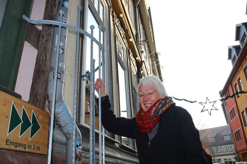 Bild: Rosen f&uuml;r die Altstadt - auf die Bl&uuml;tenpracht wird man noch warten m&uuml;ssen