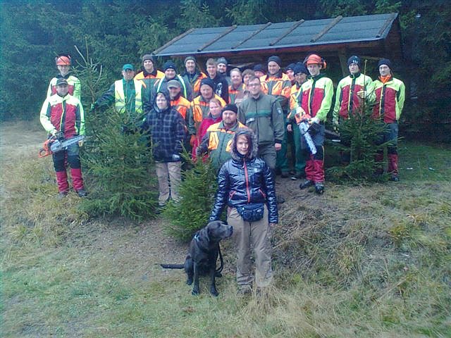 Bild: Die Einrichtungen der Lebenshilfe freuen sich &uuml;ber drei&szlig;ig Weihnachtsb&auml;ume aus dem Harz freuen