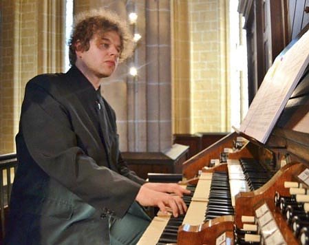 Bild: Denny Ph. Wilke spielt das Orgelkonzert zum Friedrichsthaler Weihnachtsmark