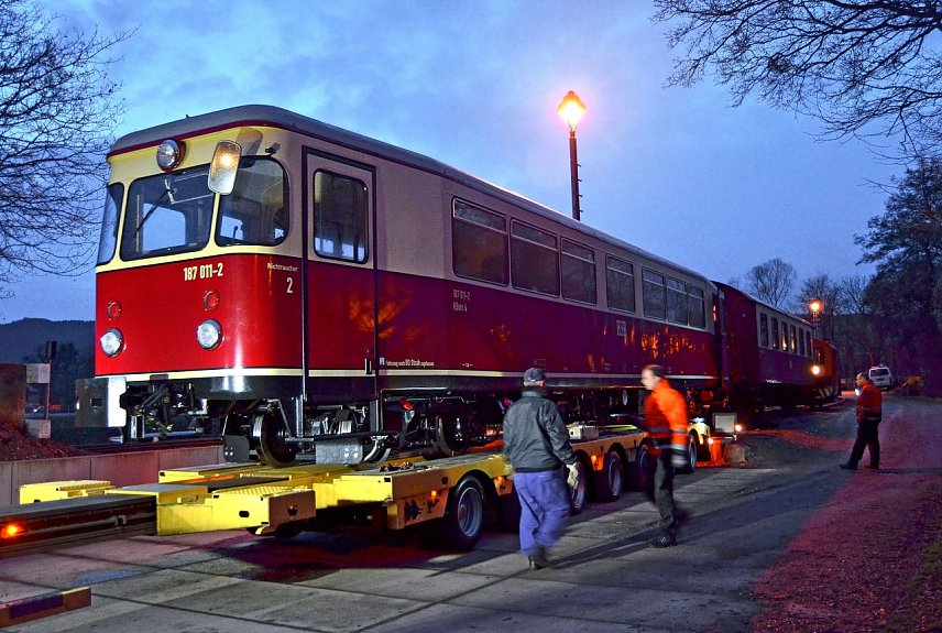 Bild: R&uuml;ckkehr des Triebwagens 187 011 an der HSB-Verladerampe in Wernigerode