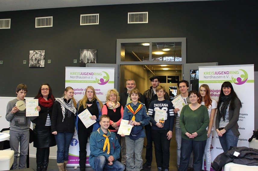 Bild: Die fr&ouml;hlichen Gewinner des Jugendquiz des Kreisjugendrings Nordhausen konnten sich &uuml;ber einen Preis in H&ouml;he von 200 Eruo freuen